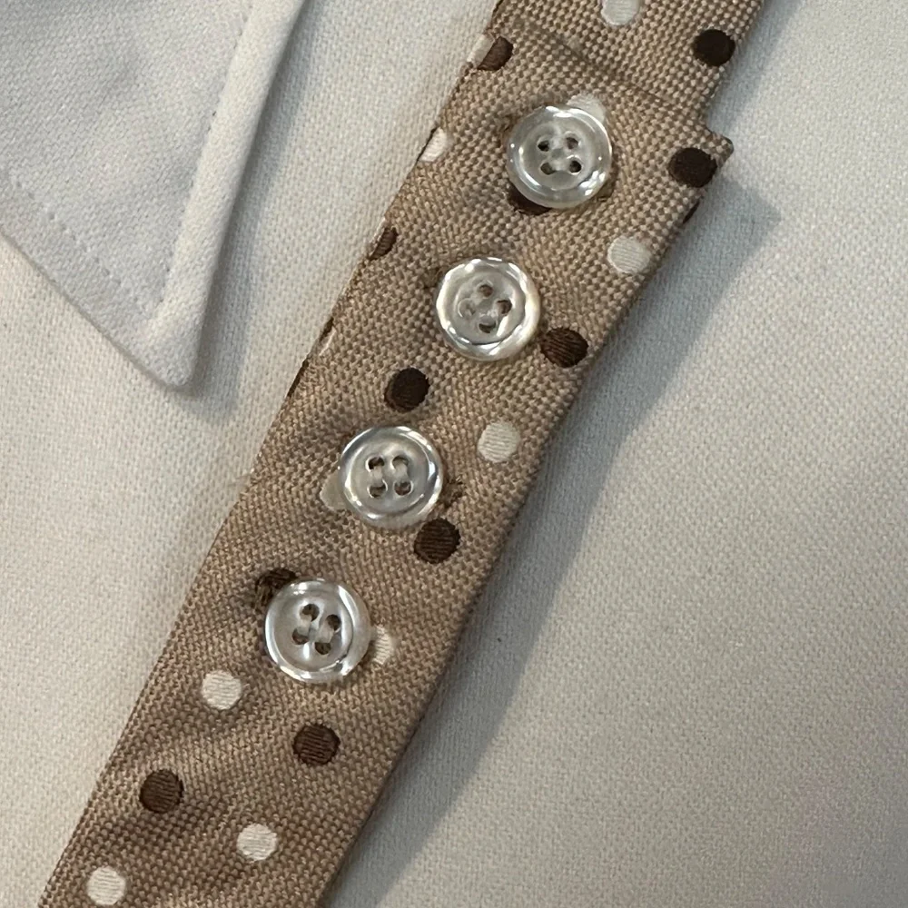 Henry Jacobson 100% silk, tan ground, polka dot woven bow tie - Picture 4 of 4